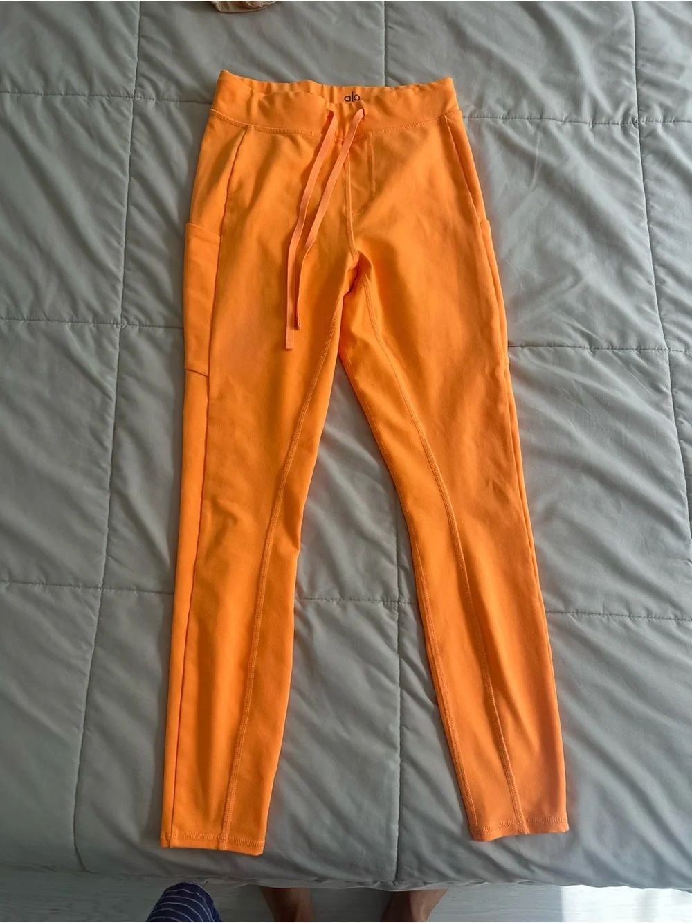ALO Yoga Bright Orange XS Leggings - Stretch Activewear